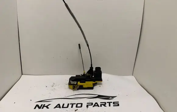 Volvo V70 Front door lock 30699750
