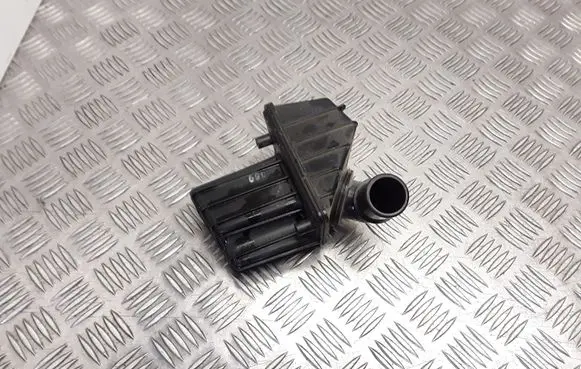 Vacuum air tank