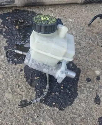 Master brake cylinder
