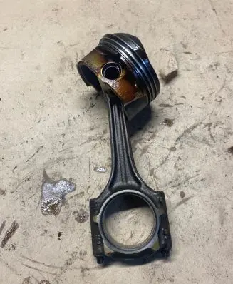 Volkswagen PASSAT B6 Piston with connecting rod 82403 06BH