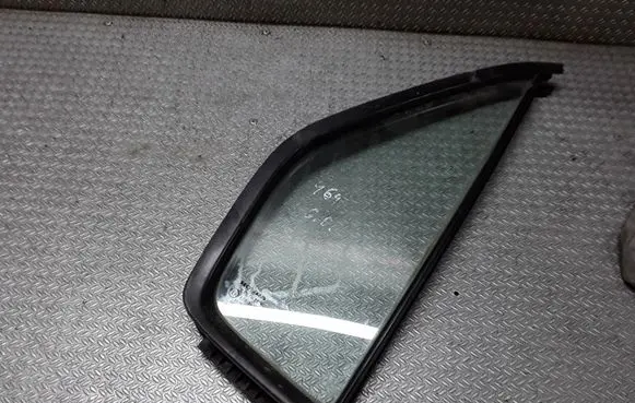Honda CR-V Rear vent window glass 