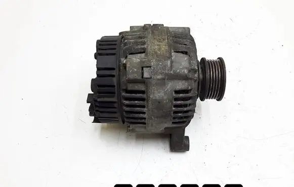Audi A4 S4 B5 8D Generator/alternator 058903016e