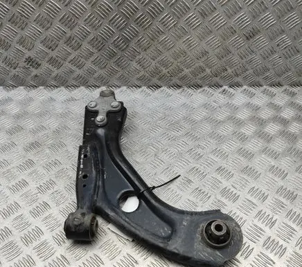 Peugeot 308 Front lower control arm/wishbone 9846329780