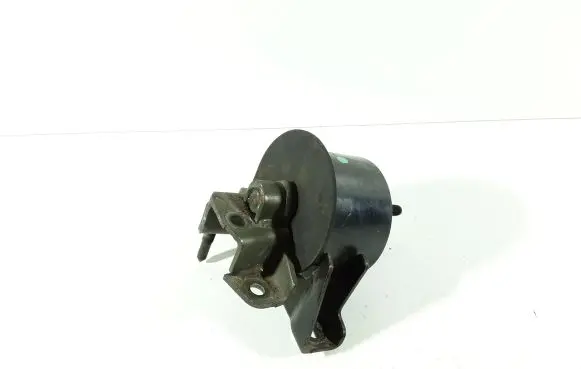 Nissan Primera Engine mount bracket