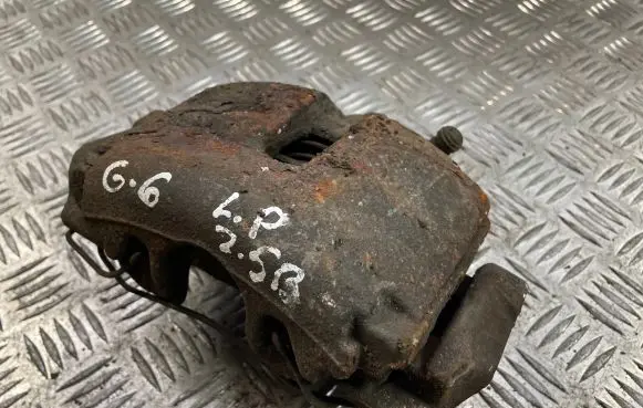 Volkswagen Golf VI Front brake caliper