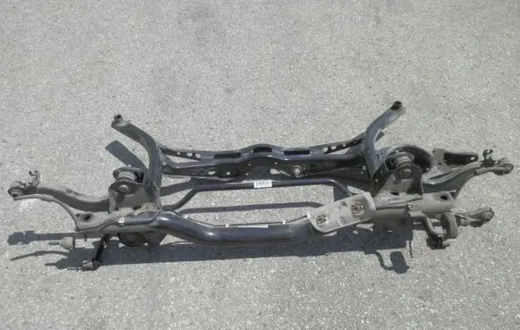 Volkswagen Jetta VI Rear axle beam 5C0500025