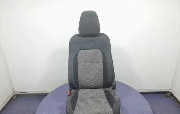 Toyota Auris E180 Front driver seat