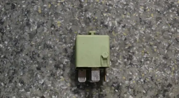 BMW 5 E39 Other relay V23134K59X312 8373700 6136