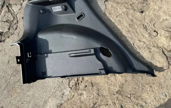 Trunk/boot side trim panel