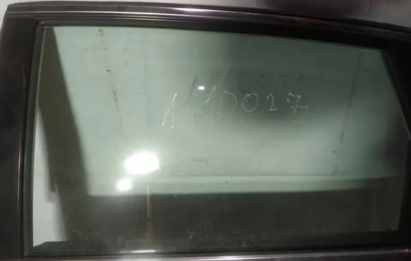Honda CR-V Rear door window glass