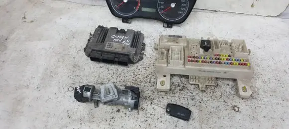 Ford Focus C-MAX Engine control unit/module 4M5112A650ND 0281011263