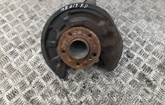 Rear wheel hub