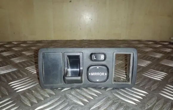 Toyota Corolla Verso E121 Wing mirror switch 5544120140