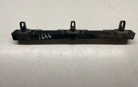 Tesla Model S Fender mounting bracket 100369200C