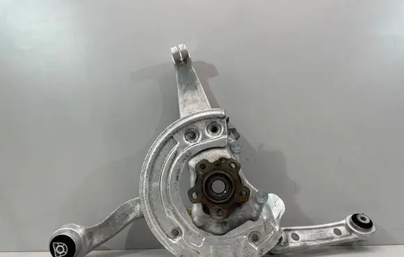 BMW 5 G30 G31 G38 Front wheel hub spindle knuckle 6884385