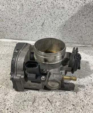 Volkswagen Golf IV Throttle valve 021133066