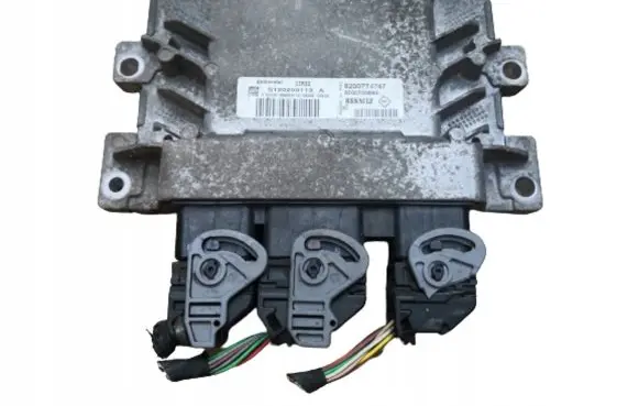 Renault Twingo II Engine control unit/module 8200774747