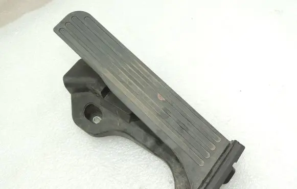 Volkswagen Tiguan Accelerator throttle pedal 1K1721503M 1K1721503BE