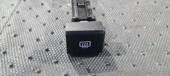 KIA Carens II Windscreen/window heater switch