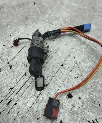 Peugeot 607 Ignition lock N0500109