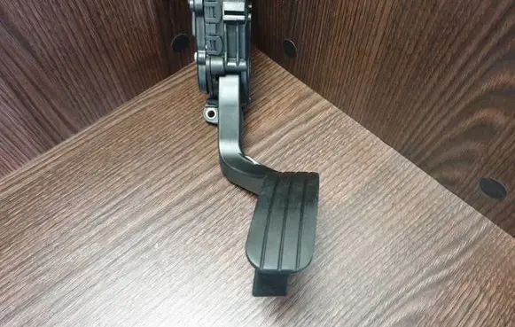 Renault Master III Accelerator throttle pedal 8200672371C 8200672371