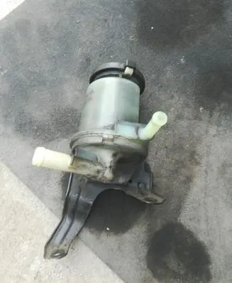 Toyota Avensis T250 Power steering fluid tank/reservoir