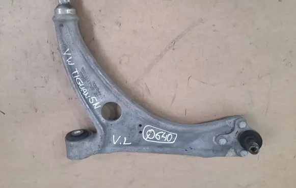 Volkswagen Tiguan Front control arm 1345Q640