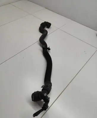 Engine coolant pipe/hose