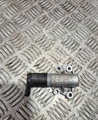 Volvo XC40 Camshaft vanos timing valve 31480440