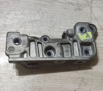 Mercedes-Benz CLA C117 X117 W117 Engine mounting bracket A6512200607
