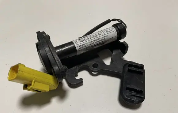 BMW X6 F16 Bonnet Pedestrian Airbag Actuator 7326020