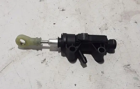 BMW 5 F10 F11 Clutch master cylinder 6789732
