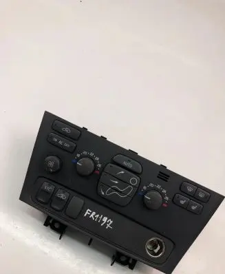 Volvo V70 Climate control unit 8691876