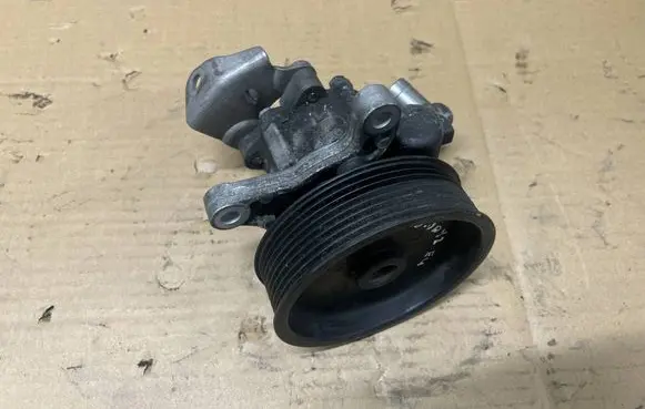 Mercedes-Benz R W251 Power steering pump