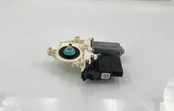 Volkswagen PASSAT B6 Rear door window regulator motor 981677111 3C9959703
