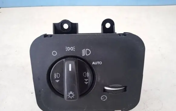 Land Rover Discovery 3 - LR3 Light switch YUD501220