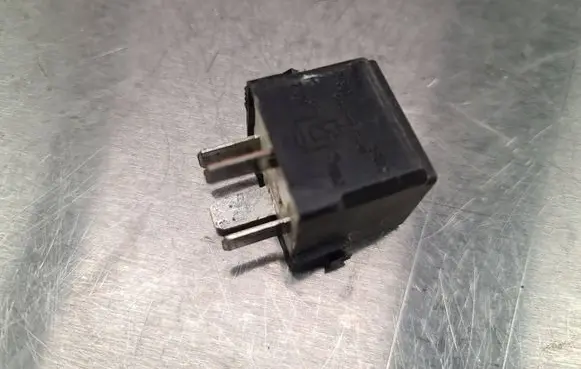 Volkswagen PASSAT B6 Other relay A0025421319