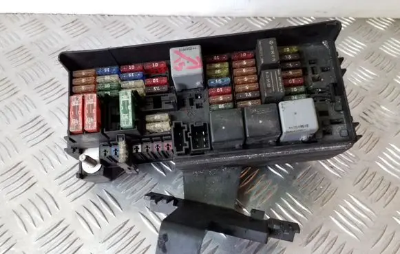 Mercedes-Benz R W251 Fuse module A1645400272