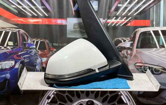 Front door electric wing mirror