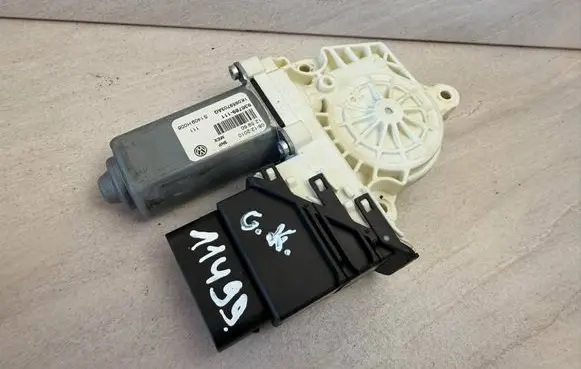 Volkswagen Jetta VI Rear door window regulator motor 1K0959703AG