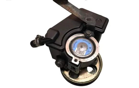 Peugeot 206 Power steering pump 9638364580