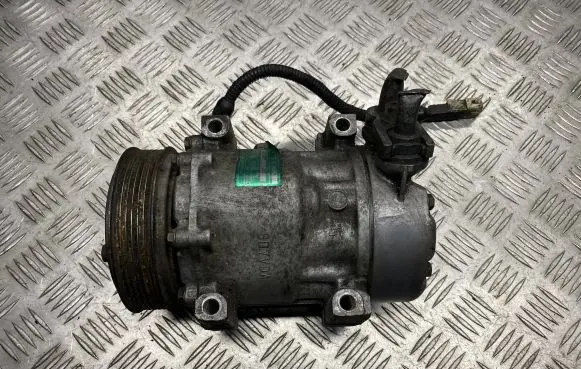 Renault Megane I Air conditioning (A/C) compressor (pump) 0802712045 1811