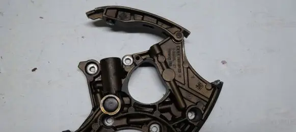 Porsche Cayenne (92A) Timing belt/chain tensioner 06E109218