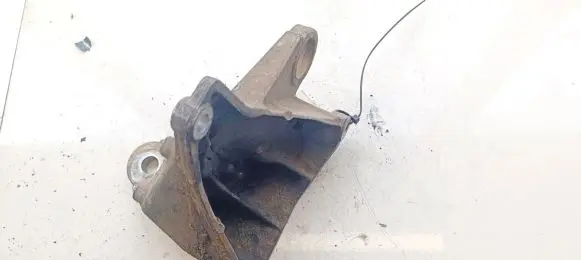 Audi A4 S4 B5 8D Engine mounting bracket