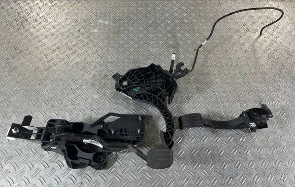 Opel Combo E Pedal assembly 