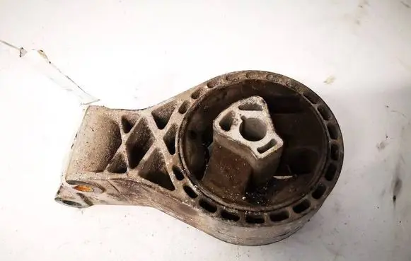Opel Insignia A Engine mount bracket 13228305
