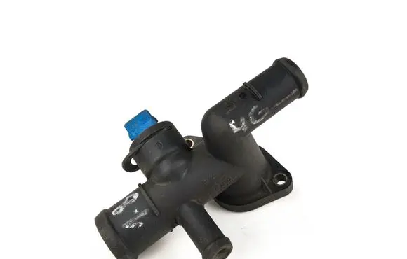 Volkswagen Golf IV Engine coolant pipe/hose 06a121133j