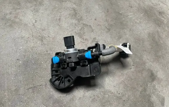 Volvo XC40 Fuel pressure sensor 32363465