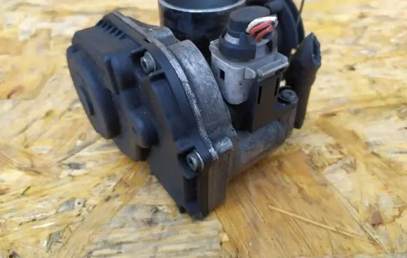 Volkswagen Golf VII Engine shut-off valve 