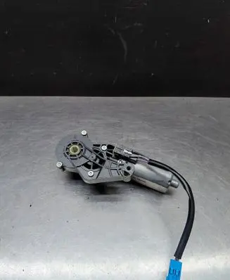 Mercedes-Benz E W211 Seat adjustment motor 0390203208